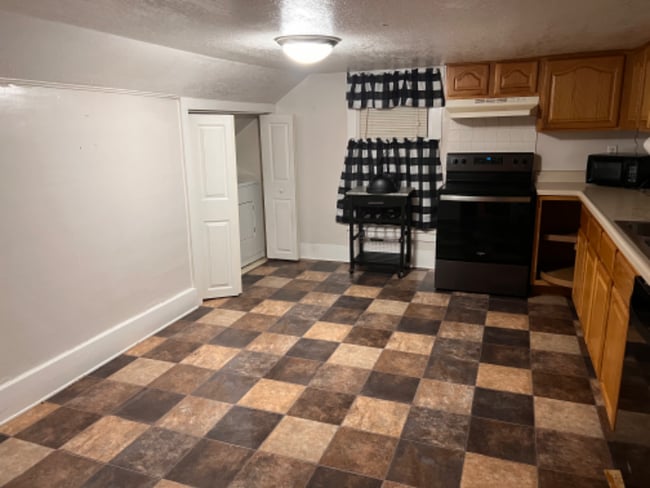 Photo - 307 W 3rd St