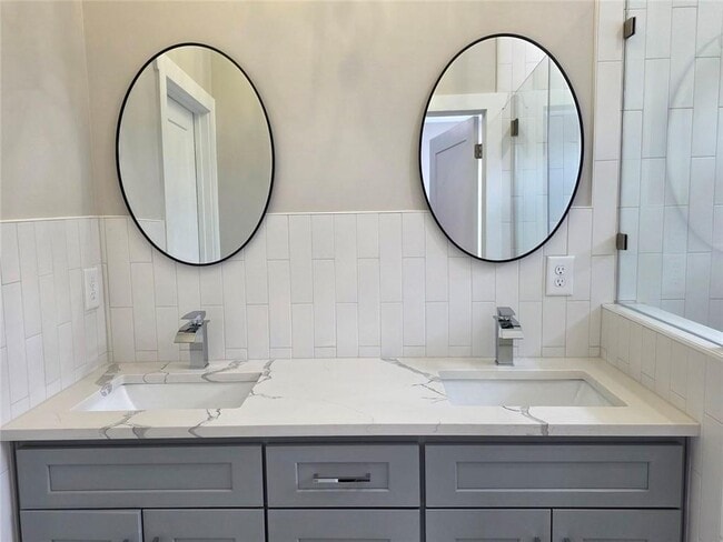 Photo - 43 Valley Trail SE