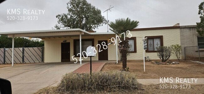 Photo - 3 Bedroom 2 Bath-7122 E Seattle Dr-OWNER/A...