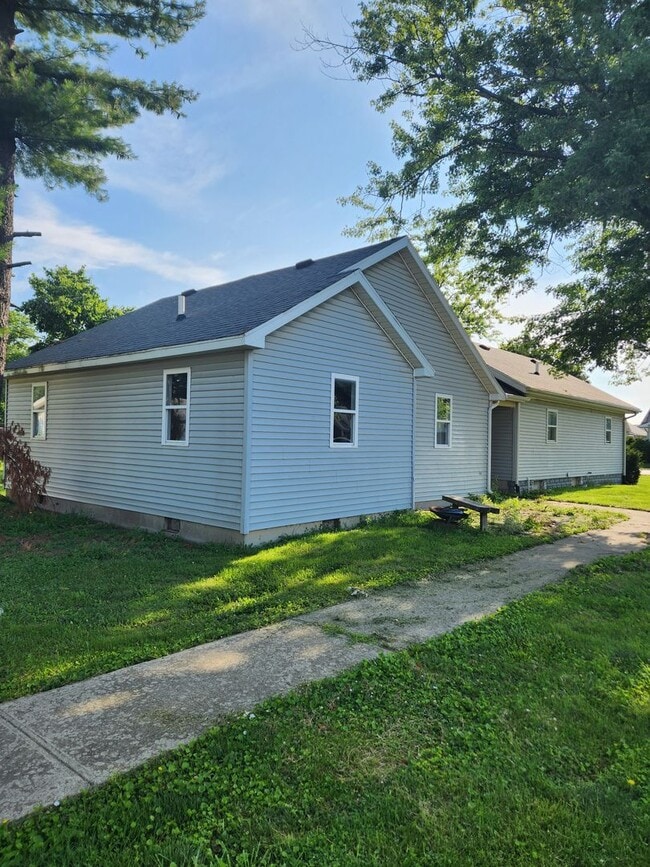 Photo - 1151 Johnson St