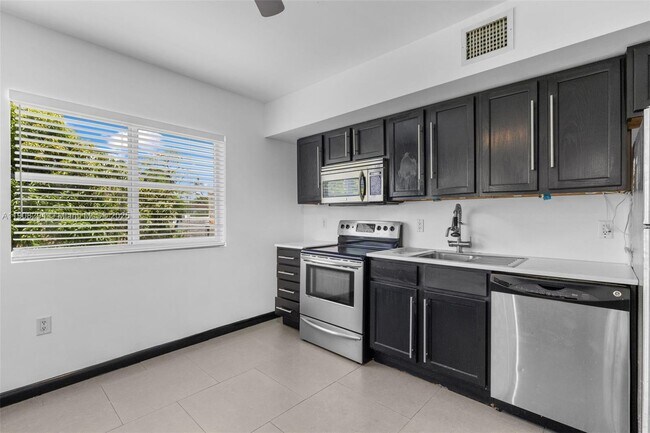 Photo - 1876 SW 11th Terrace Unidad 206