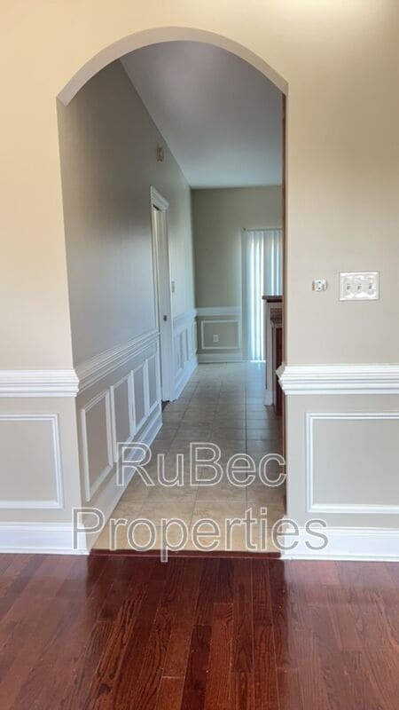 Photo - 2103 Chantilly Ln