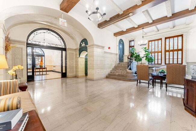 Photo - 1765 E 55th St Unidad D6