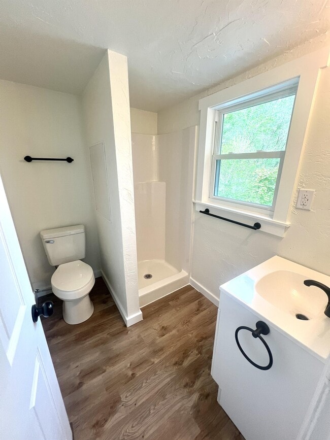 Photo - 313 Brown St