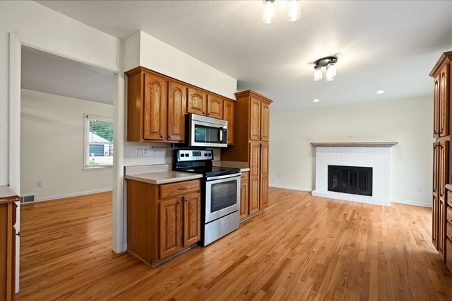 303 S.W. Pinnell Dr
