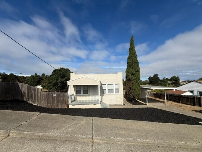 Building Photo - 143 Ladera Dr