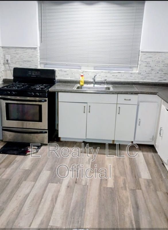 Photo - 623 N 64th St