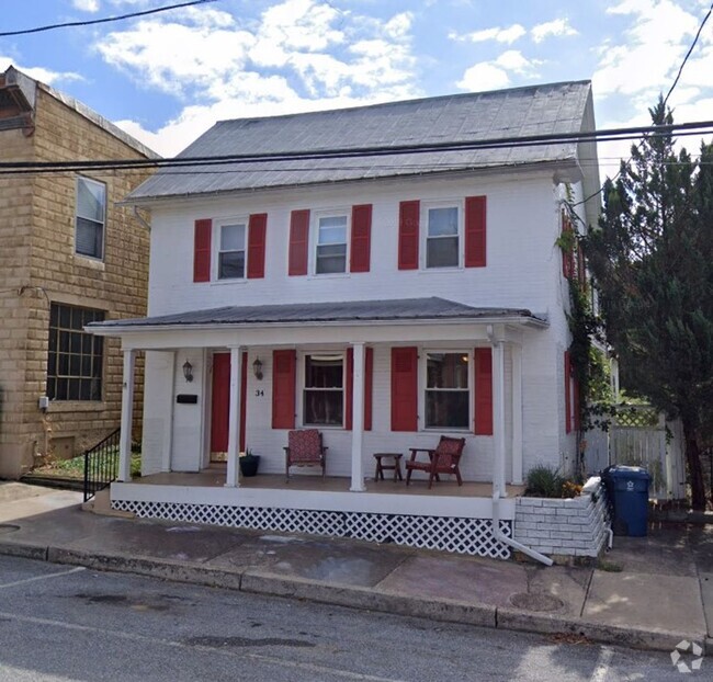 Building Photo - Spacious 4 Bed 2.5 Bath House In Smithsburg