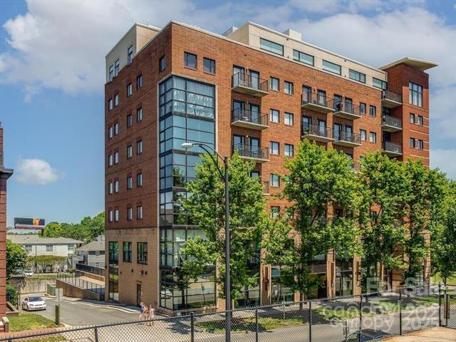 Building Photo - 715 N Church St Unit 414