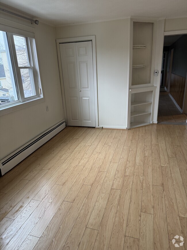 Building Photo - 35 Emery St Unit 3BR Downtown Biddeford Rental