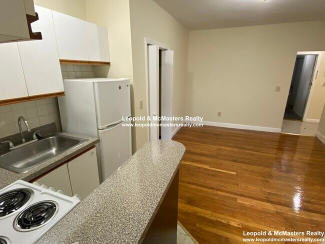Building Photo - 1128 Commonwealth Ave Rental