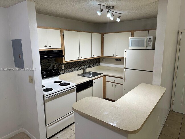 Photo - 7200 NW 179th St Unit 311