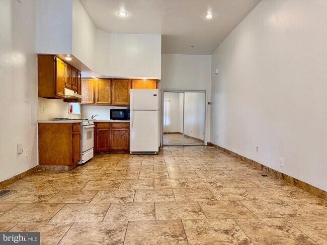 Photo - 1323 Tasker St