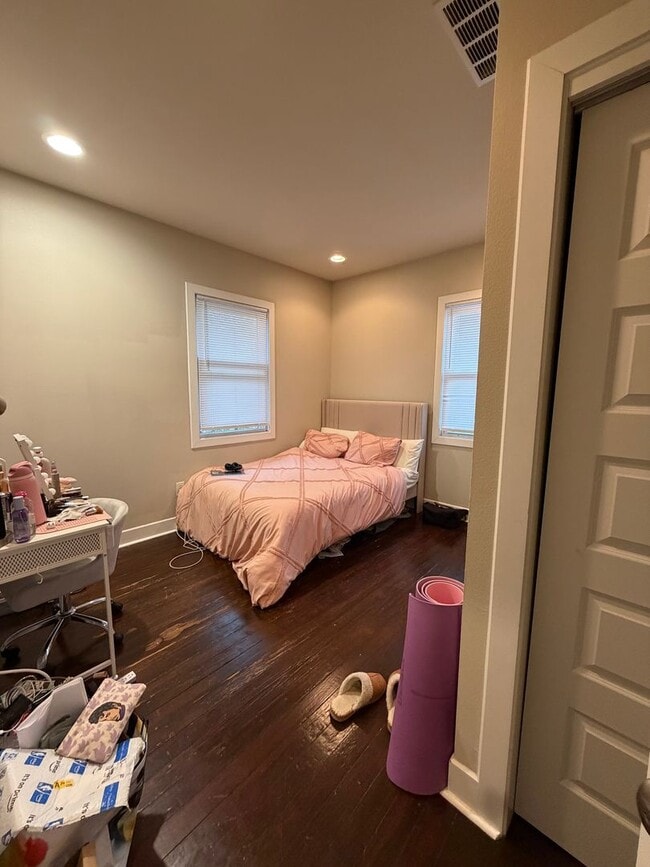 Photo - 608 E 2nd St Unit 1