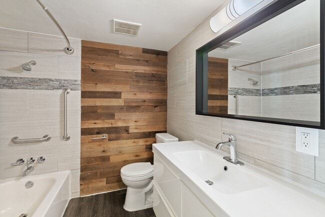 Photo - 5005 Manor Rd Unit 132