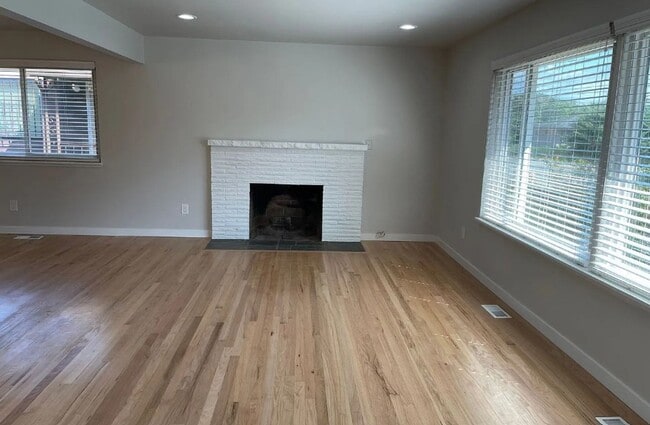 Photo - Spacious 4 bd 2.5 ba Beacon Hill Home with Private Yard