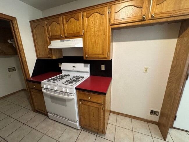 Photo - 4 bed 2story, 2 full baths, fenced yard, i...