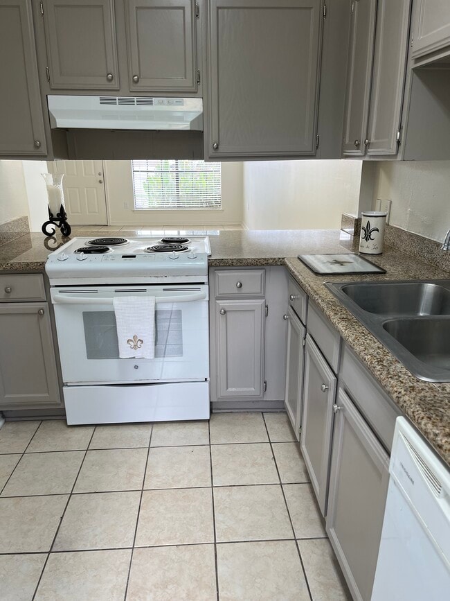 Building Photo - 7091 Perkins Place Ct Unit 7091