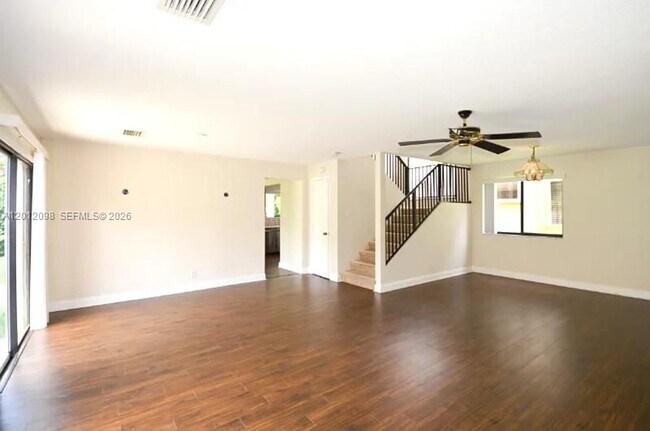 Photo - 587 NW 38th Ave