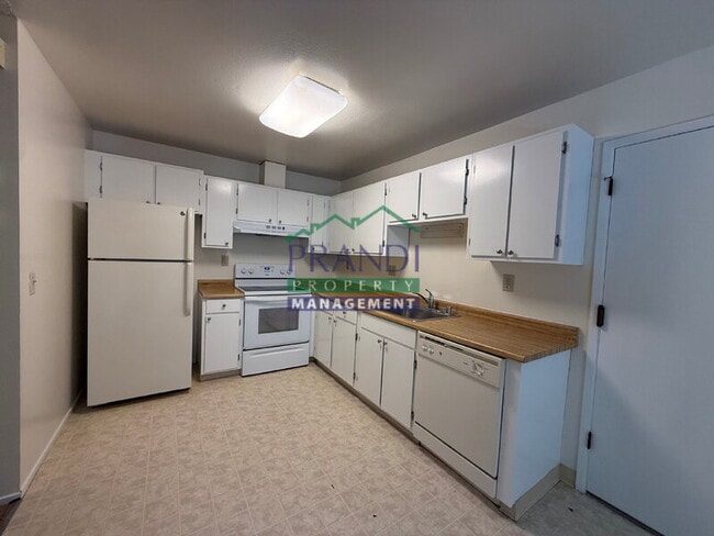 Photo - 1591 Merritt Dr