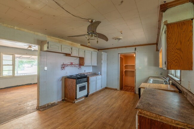 Photo - 101 W Union St