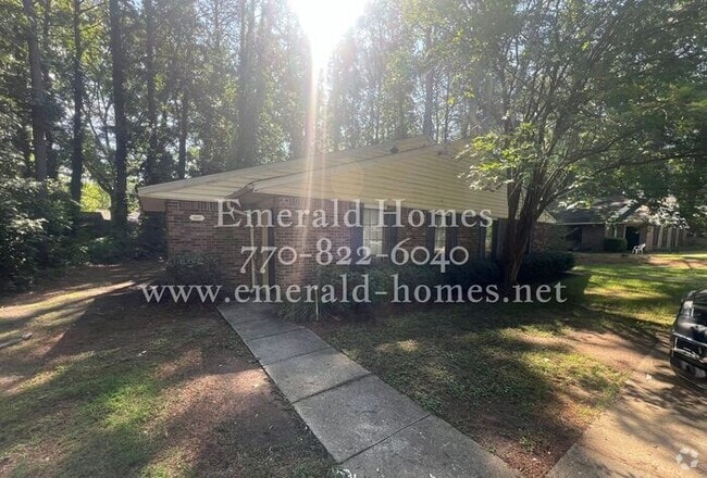 Building Photo - FINALLY a 3 bedroom 2 bath ranch duplex av... Rental