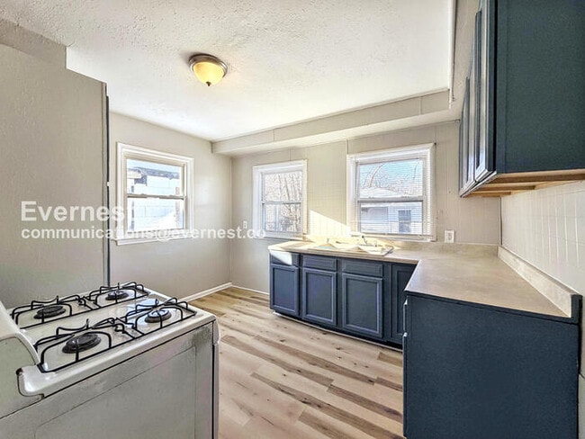 Photo - 18559 Mackay St