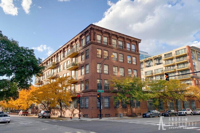 Building Photo - 1910 S Indiana Ave Unit 210 Rental