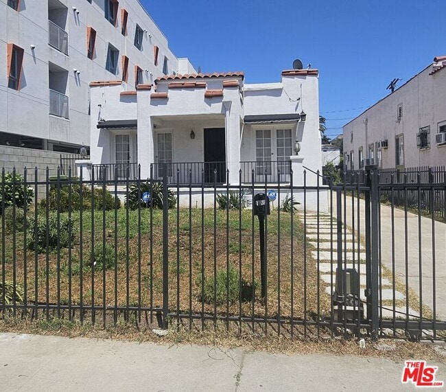 Photo - 1034 N Kenmore Ave Condo Unit 1034