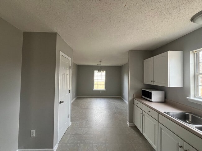 Photo - 705 Ogeechee Dr E