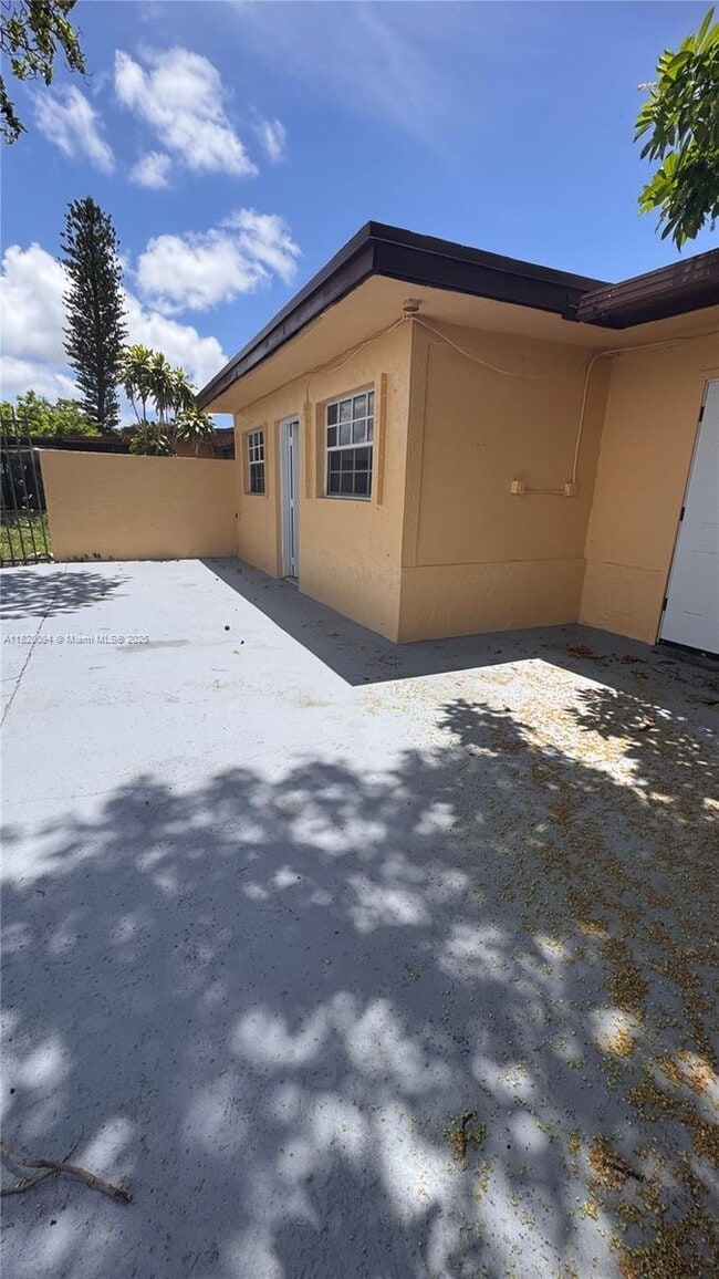 Building Photo - 3 bedroom in Miami Gardens FL 33056 Rental