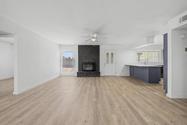 Photo - 935 W Santa Cruz Dr