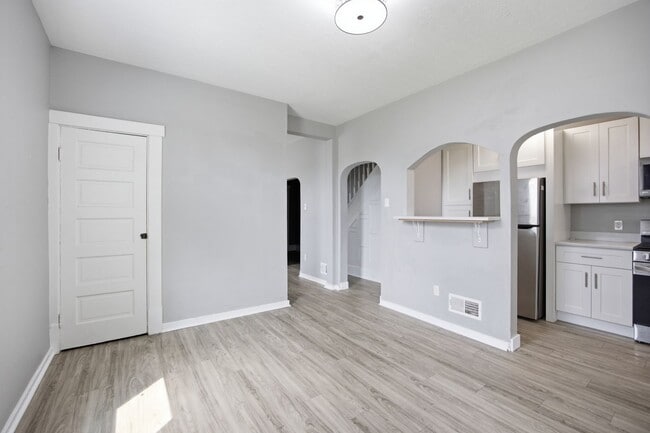 Photo - 827 Hinnerman St