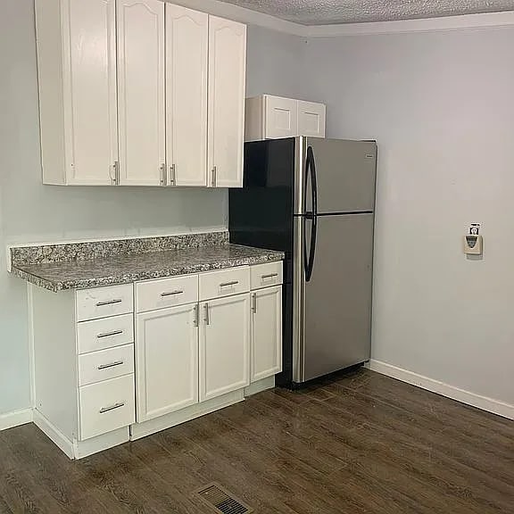 Photo - 232 Suburban St SW