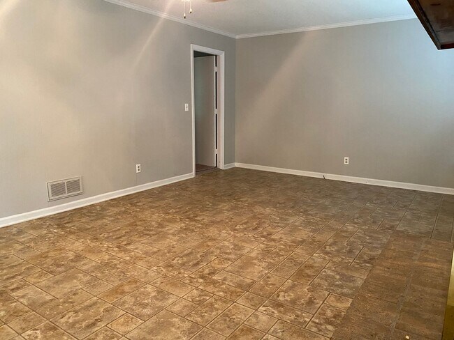 Photo - Move-In Ready Ranch in the Heart of Elgin!