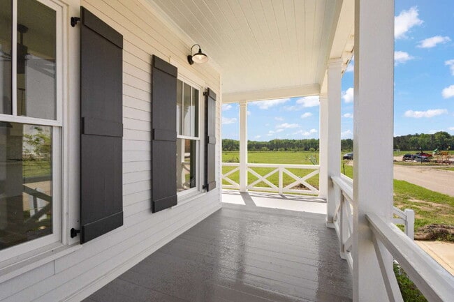 Photo - Luxury Townhome for Rent in Waterpointe | 3 Bed | 2.5 Bath | Private Courtyard