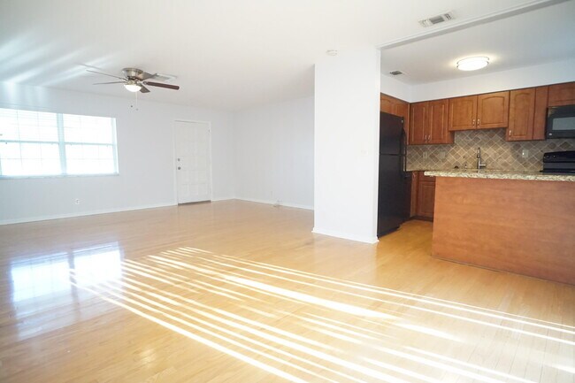 Photo - 807 Easterly Rd