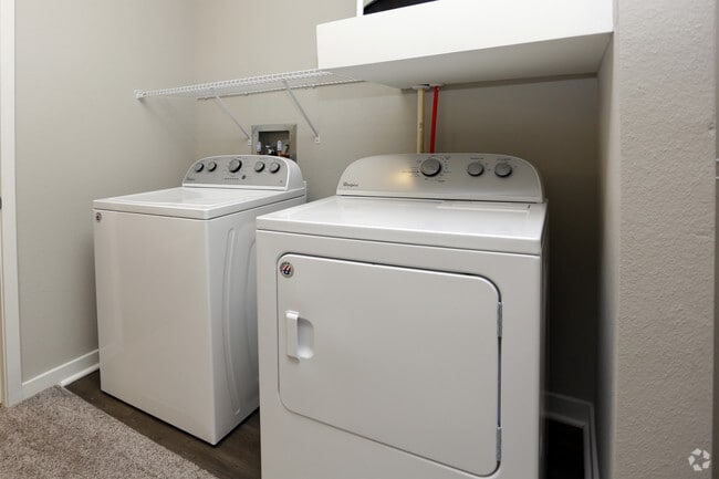 1BR, 1BA - 930 SF