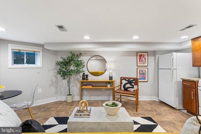 Photo - 1008 Fairmont St NW