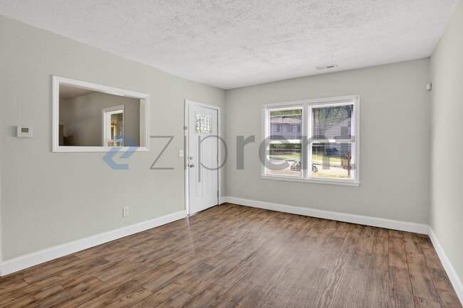 Photo - 1361 Byrere Terrace SW