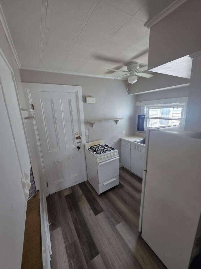 Photo - 428 Eagle St Unit upper 3