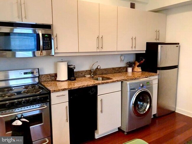 Photo - 219 S 18th St Unit 404