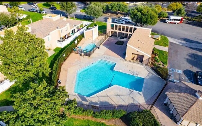 Photo - 4 Bedroom Townhouse for rent in Central Te...