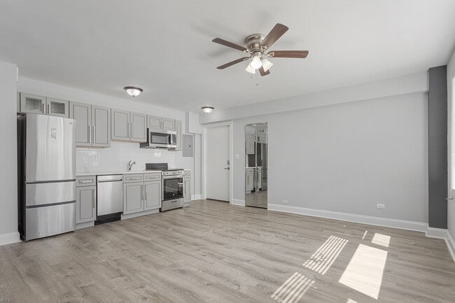 Photo - 7710 N Sheridan Rd