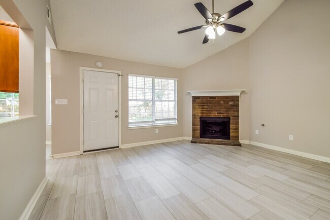 Photo - 7076 Foxhall Dr