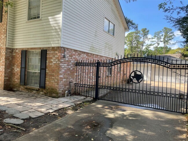 Photo - 8218 Oak Moss Dr