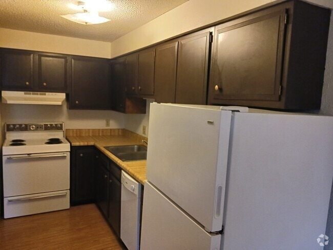 Building Photo - 23 Village Dr Unit 2 Rental
