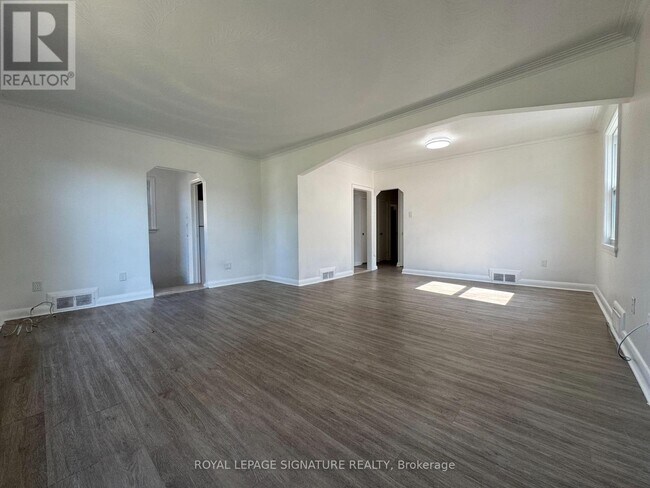 Photo - 130 Budea Crescent