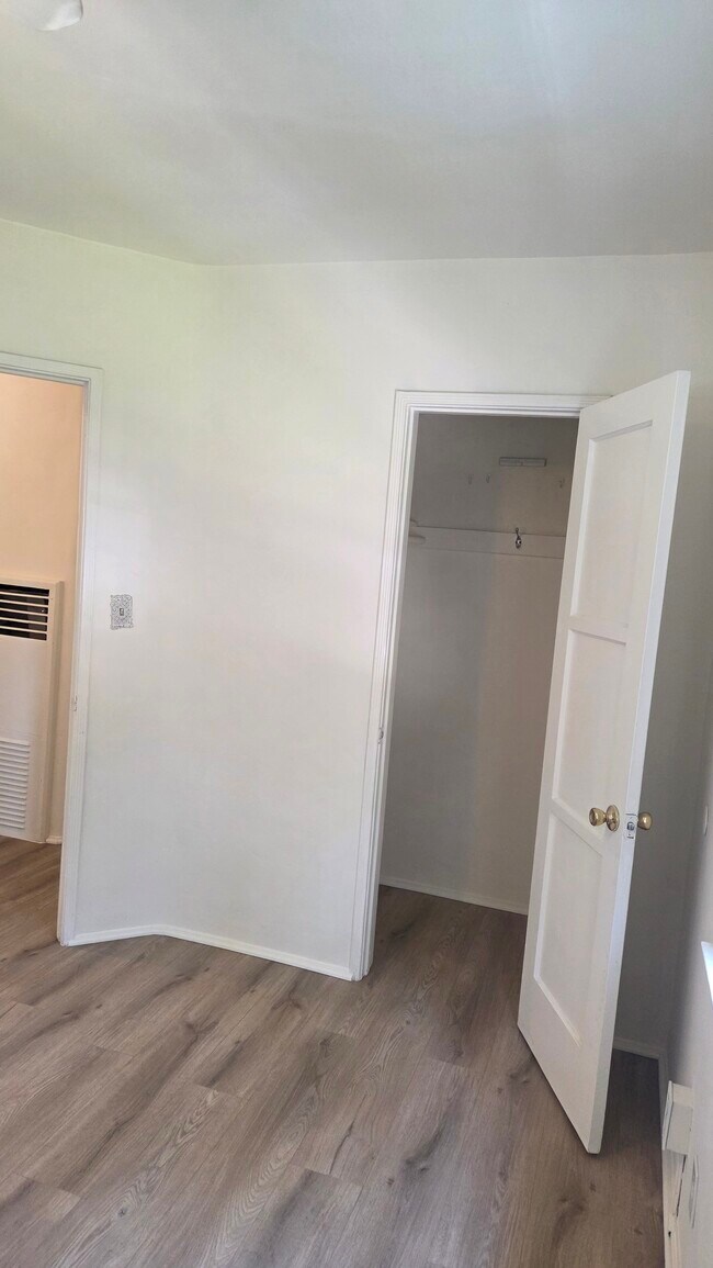 4135 W Toluca Lake Ave Unit 4135 1-2