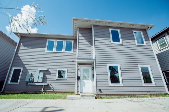 Entrance on Back - 3245 Dixie Dr Unit C